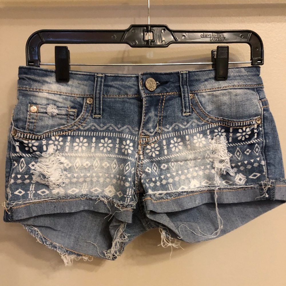 Patterned light-wash jean shorts